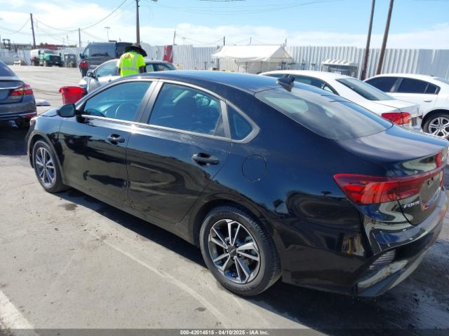 3KPF24AD8PE639869 KIA Forte Lxs