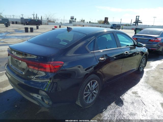 3KPF24AD8PE639869 KIA Forte Lxs
