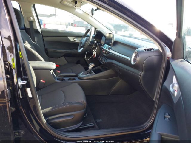 3KPF24AD8PE639869 KIA Forte Lxs