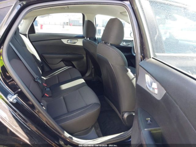 3KPF24AD8PE639869 KIA Forte Lxs