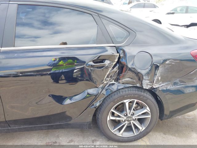 3KPF24AD3NE450379 KIA Forte Lxs