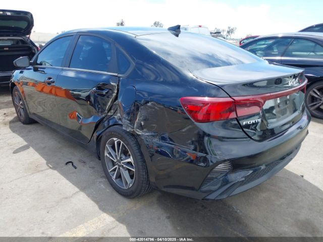 3KPF24AD3NE450379 KIA Forte Lxs