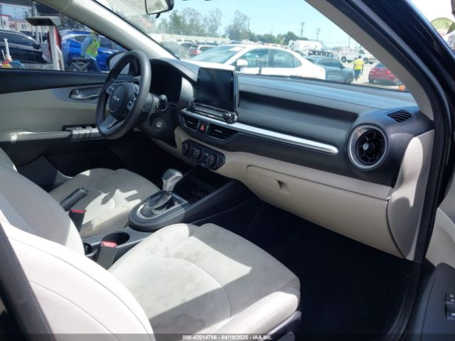 3KPF24AD3NE450379 KIA Forte Lxs