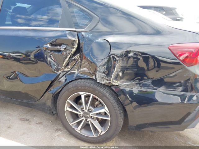 3KPF24AD3NE450379 KIA Forte Lxs