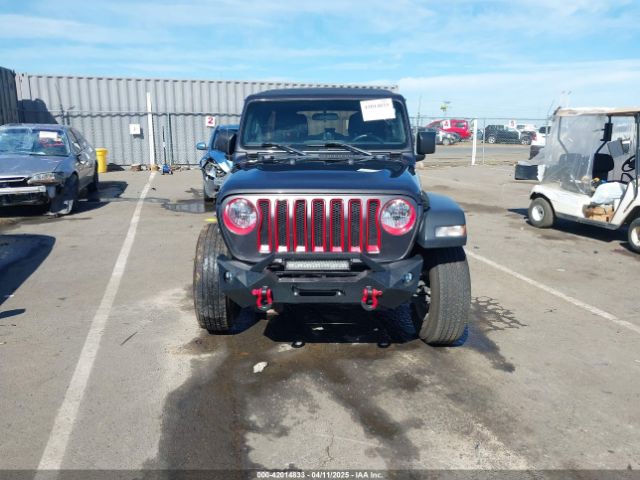 1C4HJXDG4JW149557 Jeep Wrangler Unlimited Sport S 4x4
