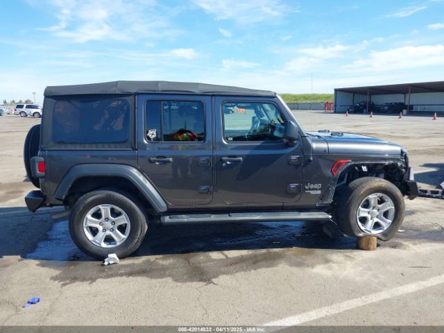 1C4HJXDG4JW149557 Jeep Wrangler Unlimited Sport S 4x4
