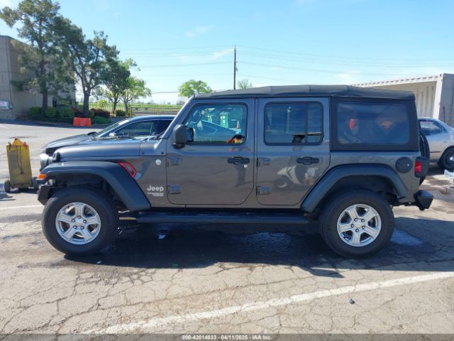 1C4HJXDG4JW149557 Jeep Wrangler Unlimited Sport S 4x4