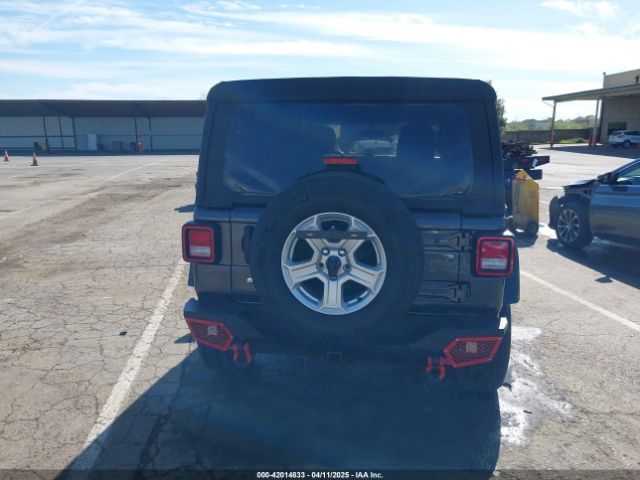 1C4HJXDG4JW149557 Jeep Wrangler Unlimited Sport S 4x4