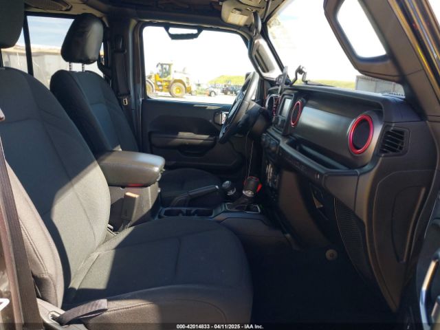 1C4HJXDG4JW149557 Jeep Wrangler Unlimited Sport S 4x4