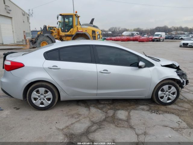 KNAFK4A69F5437163 KIA FORTE LX