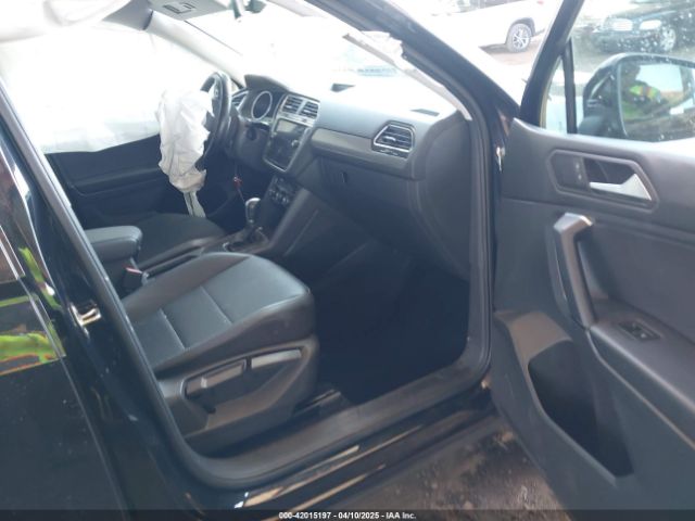 3VV3B7AX7KM199951 Volkswagen Tiguan 2.0t Se/2.0t Sel/2.0t Sel R-line/2.0t Sel R-line Black