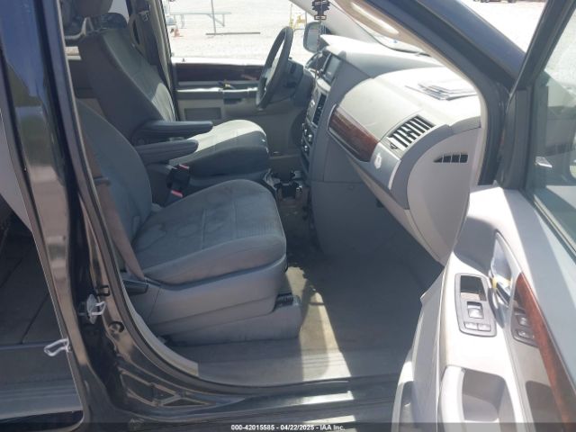 2010 CHRYSLER TOWN & COUNTRY 2A4RR5D11AR102714 Photo 4