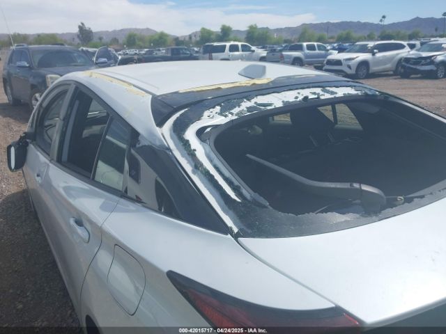 JTDKAMFUXN3181752 Toyota Prius Le