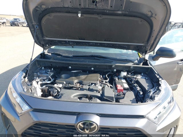 2T3F1RFV8NC281984 Toyota RAV4 LE