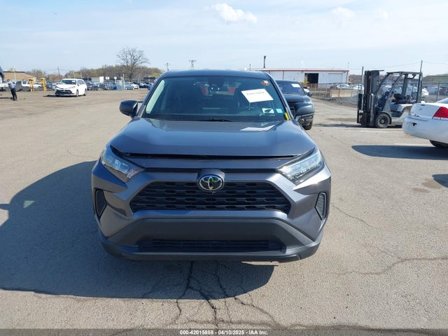 2T3F1RFV8NC281984 Toyota RAV4 LE