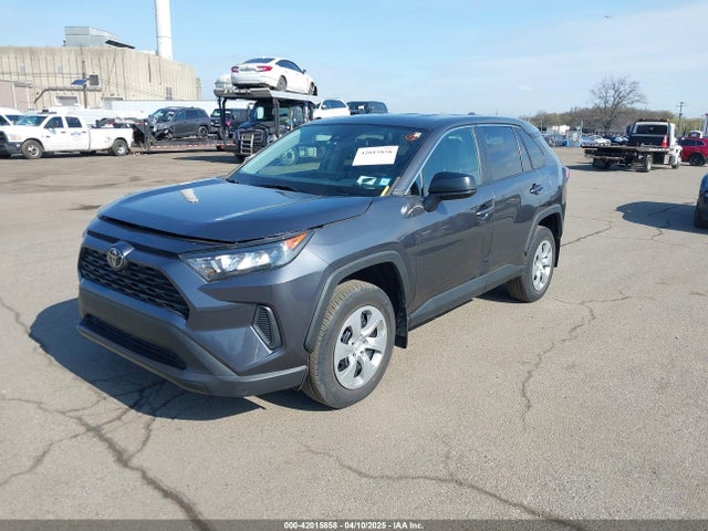 2T3F1RFV8NC281984 Toyota RAV4 LE