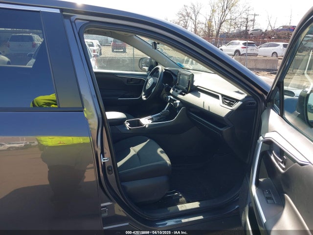 2T3F1RFV8NC281984 Toyota RAV4 LE