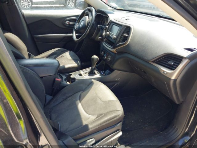 1C4PJLABXFW669640 Jeep Cherokee Sport