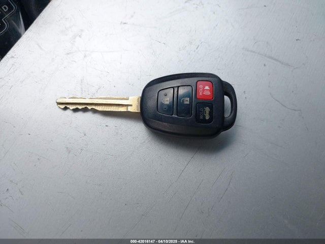 4T1BF1FK1HU734975 Toyota CAMRY SE