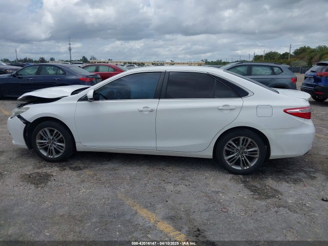 4T1BF1FK1HU734975 Toyota CAMRY SE