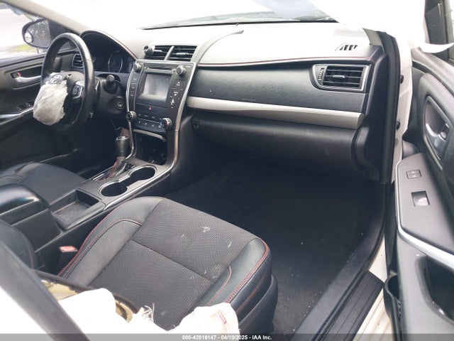 4T1BF1FK1HU734975 Toyota CAMRY SE