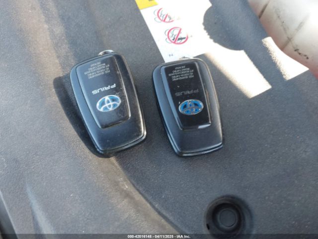 JTDKARFU3G3524286 Toyota Prius Three