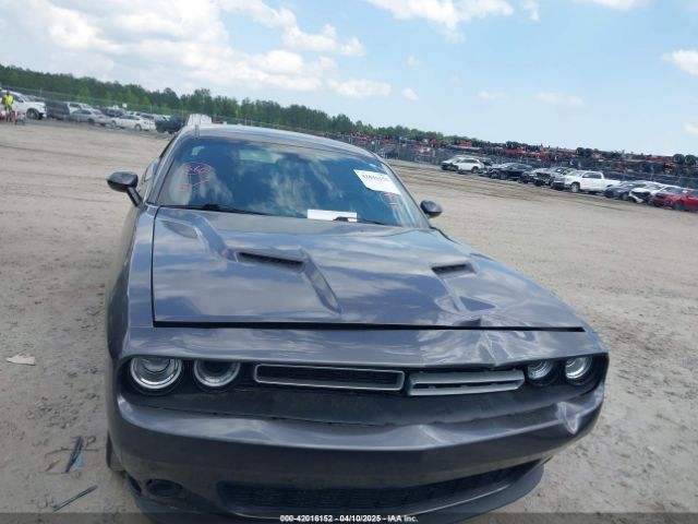 2C3CDZAG7JH132871 Dodge Challenger Sxt