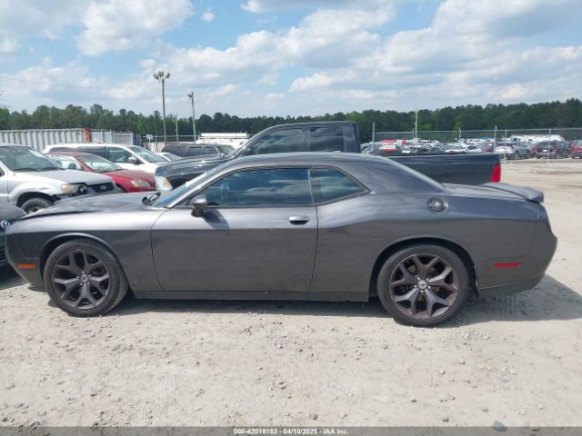 2C3CDZAG7JH132871 Dodge Challenger Sxt