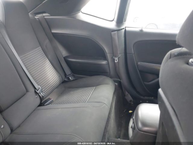 2C3CDZAG7JH132871 Dodge Challenger Sxt