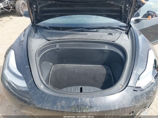 5YJ3E1EB2JF103096 Tesla Model 3 Long Range/performance