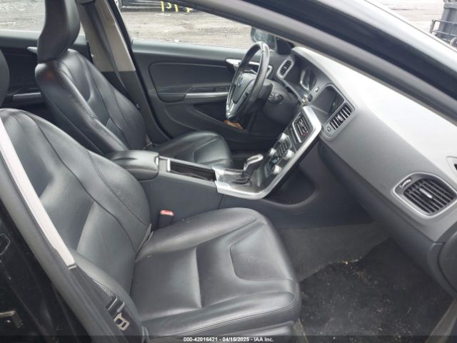 YV1612SK7G1308783 Volvo V60 T5 Premier