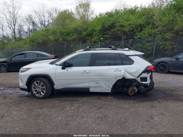 2T3A1RFV1RW479014 Toyota Rav4 Xle Premium