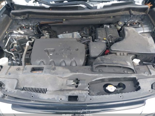 JA4AZ3A38JJ003545 Mitsubishi Outlander Es