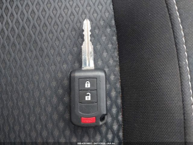 JA4AZ3A38JJ003545 Mitsubishi Outlander Es