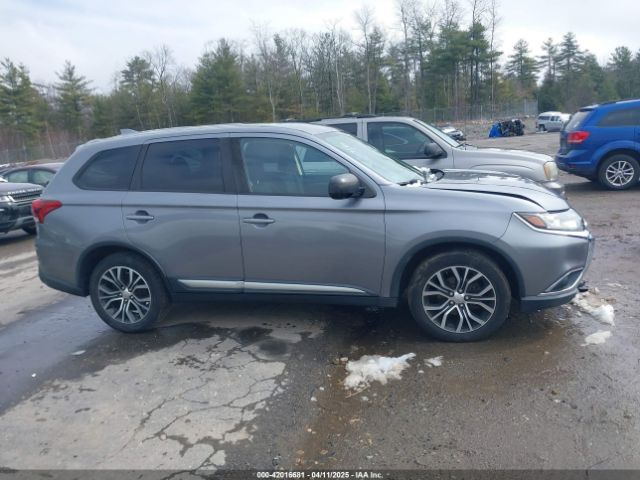 JA4AZ3A38JJ003545 Mitsubishi Outlander Es