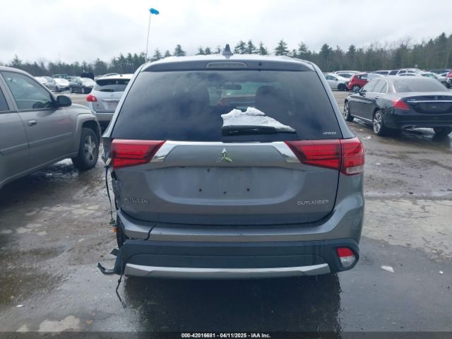 JA4AZ3A38JJ003545 Mitsubishi Outlander Es