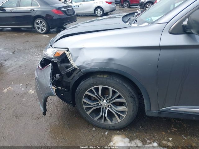 JA4AZ3A38JJ003545 Mitsubishi Outlander Es