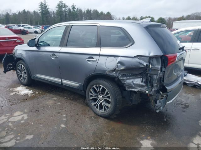 JA4AZ3A38JJ003545 Mitsubishi Outlander Es