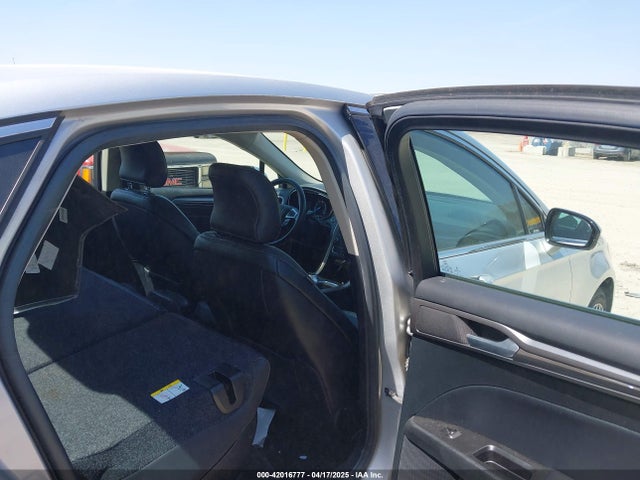 3FA6P0T92HR218443 Ford FUSION SE