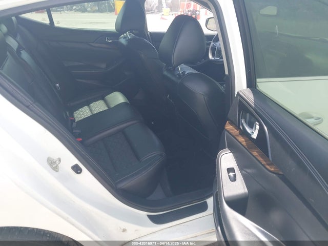 Продажа на аукционе авто 2017 Nissan Maxima 3.5 Platinum, vin: 1N4AA6AP3HC367121, номер лота: 42016971