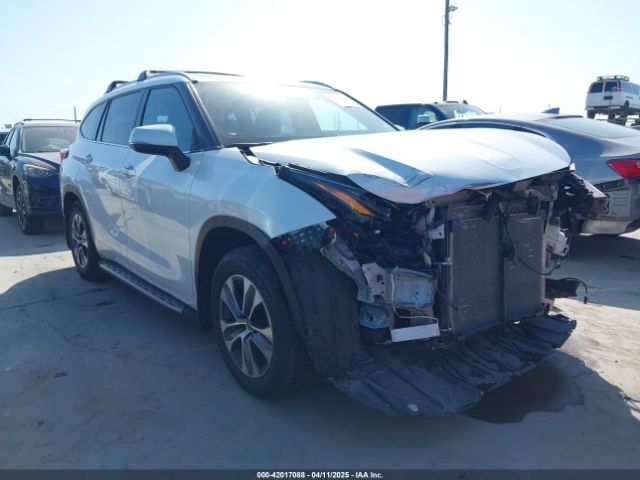 2022 TOYOTA HIGHLANDER 5TDGZRAH4NS552358