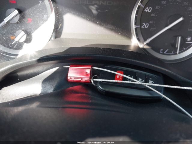 2022 TOYOTA HIGHLANDER 5TDGZRAH4NS552358 Photo 10