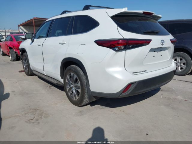 2022 TOYOTA HIGHLANDER 5TDGZRAH4NS552358 Photo 2