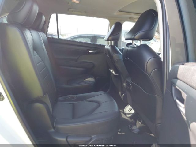 2022 TOYOTA HIGHLANDER 5TDGZRAH4NS552358 Photo 7