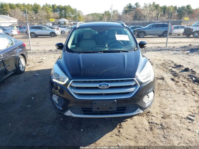 1FMCU9J98HUB05744 Ford Escape Titanium