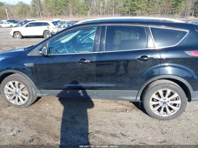 1FMCU9J98HUB05744 Ford Escape Titanium