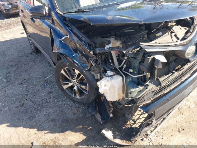 JTMWFREV5JJ739619 Toyota Rav4 Xle