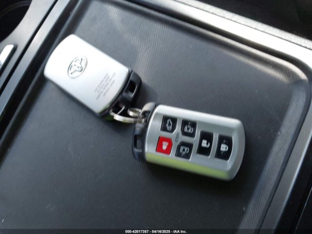 5TDXZ3DC8KS987473 Toyota Sienna Se Premium 8 Passenger