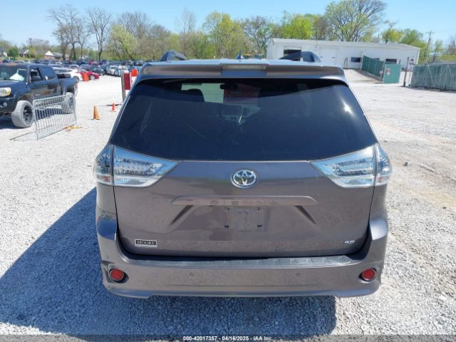 5TDXZ3DC8KS987473 Toyota Sienna Se Premium 8 Passenger