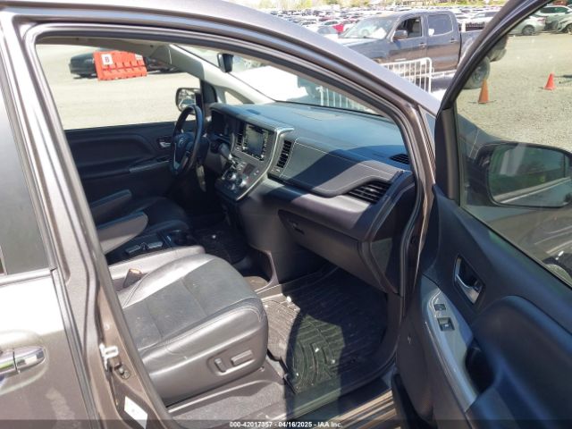 5TDXZ3DC8KS987473 Toyota Sienna Se Premium 8 Passenger